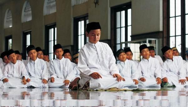 Kode Menepuk Bahu Untuk Sholat Berjamaah Syariah Online Depoksyariah